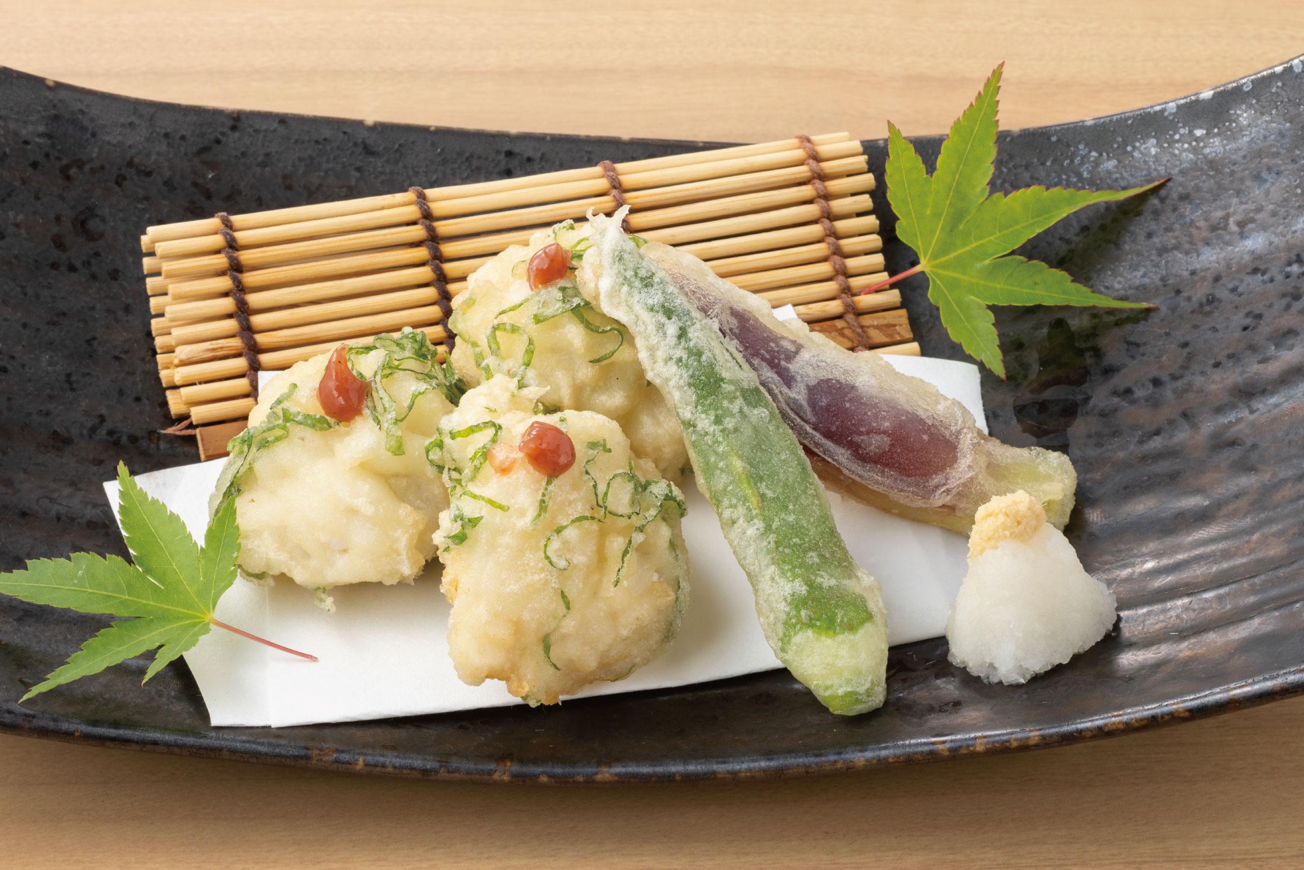 日本海庄や旬メニュー　1900年1月　海鮮　天ぷら　骨切り鱧の梅しそ天布羅　日本海庄や　㈱かんなん丸